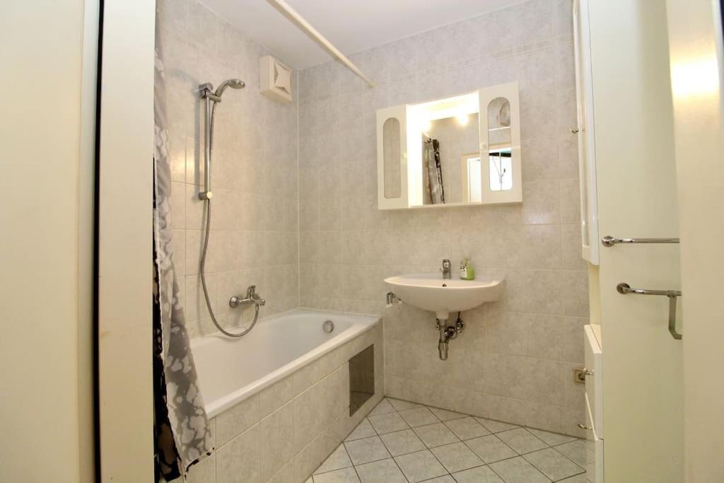 Cozy Apartment Free Parking Viena Exterior foto